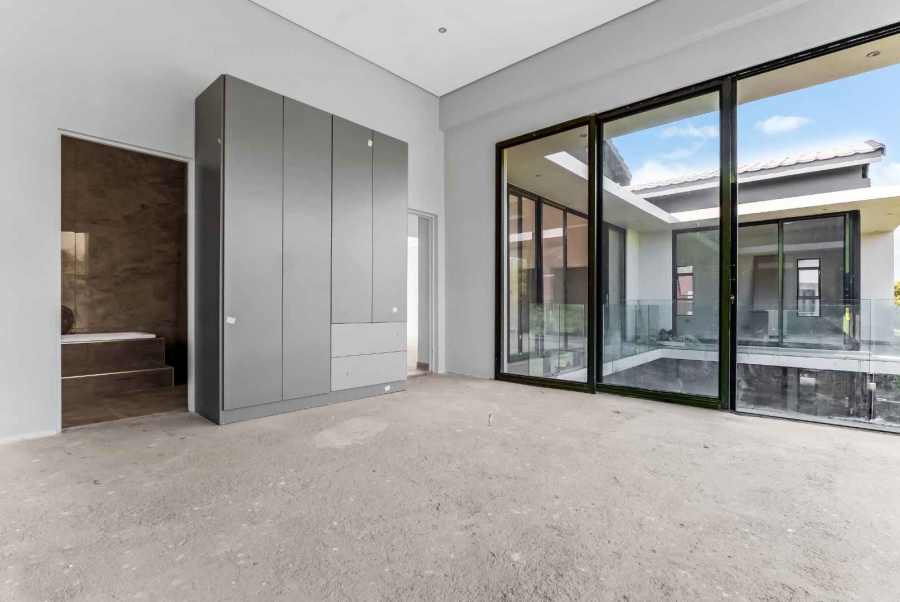 5 Bedroom Property for Sale in Copperleaf Estate Gauteng