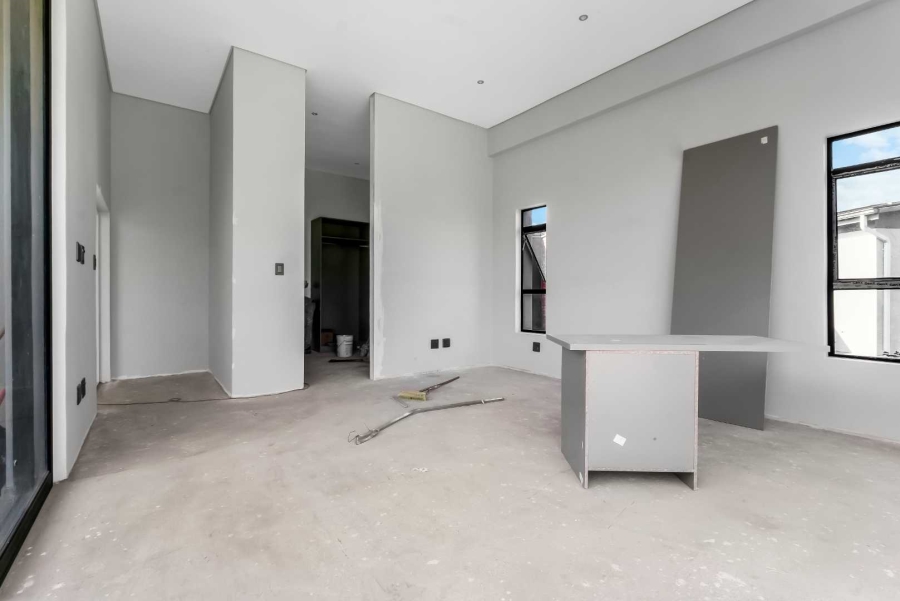 5 Bedroom Property for Sale in Copperleaf Estate Gauteng
