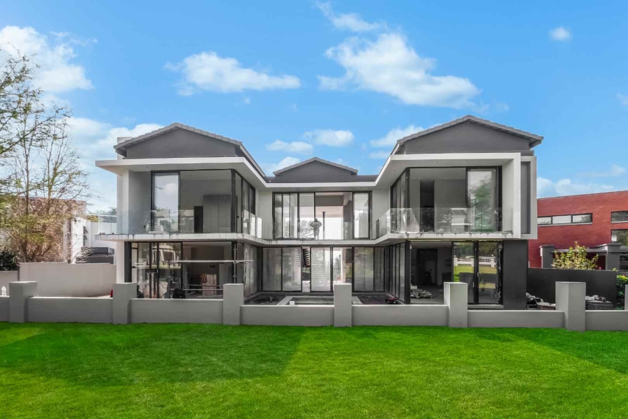 5 Bedroom Property for Sale in Copperleaf Estate Gauteng