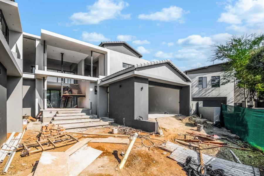 5 Bedroom Property for Sale in Copperleaf Estate Gauteng