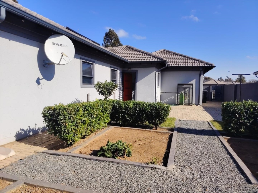3 Bedroom Property for Sale in Mackenzie Park Gauteng