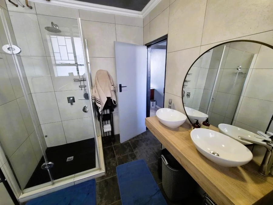 2 Bedroom Property for Sale in Queenswood Gauteng