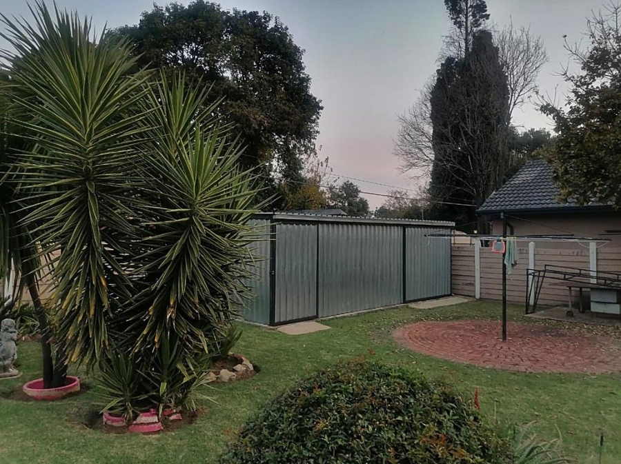 3 Bedroom Property for Sale in Brackendowns Gauteng