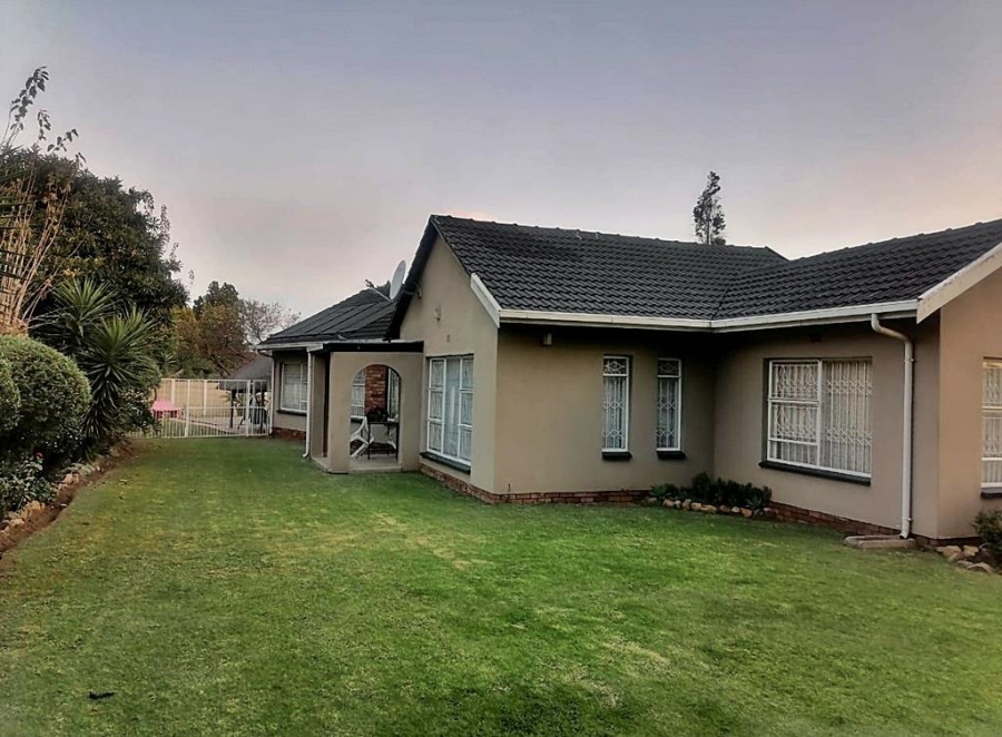 3 Bedroom Property for Sale in Brackendowns Gauteng