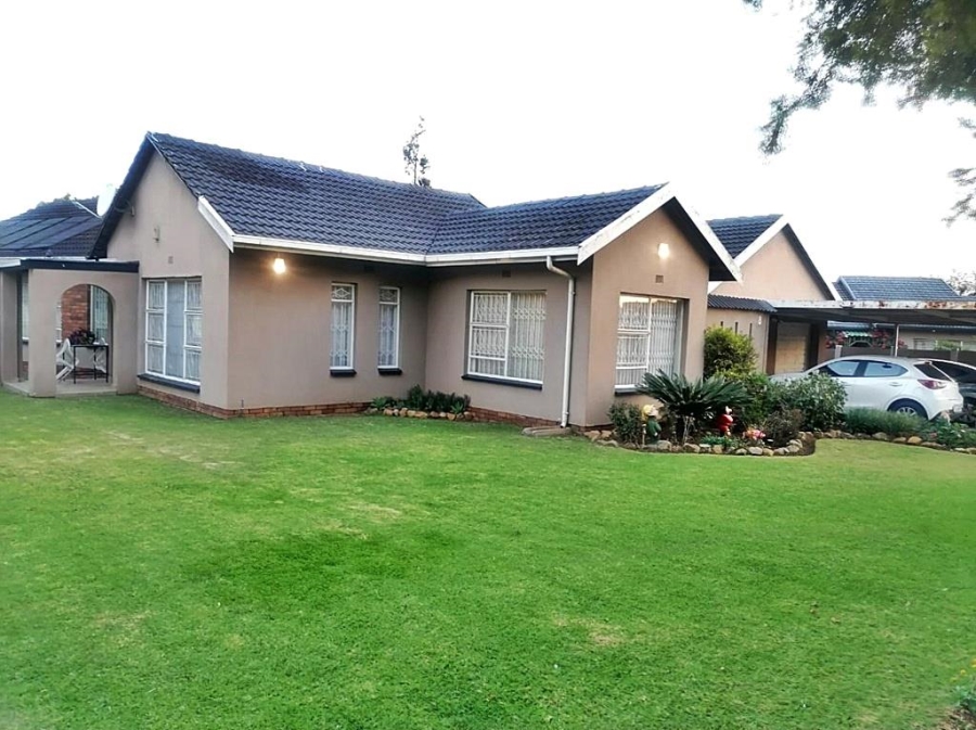 3 Bedroom Property for Sale in Brackendowns Gauteng