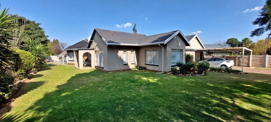 3 Bedroom Property for Sale in Brackendowns Gauteng