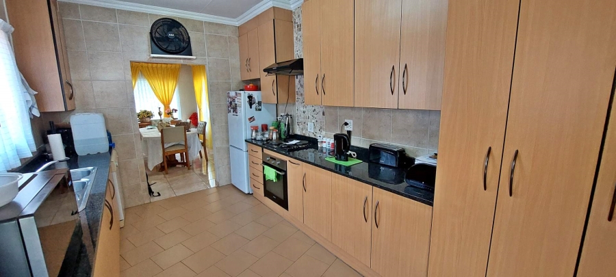 3 Bedroom Property for Sale in Brackendowns Gauteng