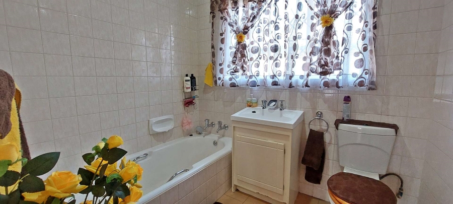 3 Bedroom Property for Sale in Brackendowns Gauteng