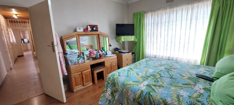 3 Bedroom Property for Sale in Brackendowns Gauteng