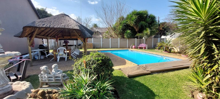 3 Bedroom Property for Sale in Brackendowns Gauteng