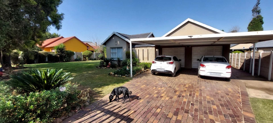 3 Bedroom Property for Sale in Brackendowns Gauteng