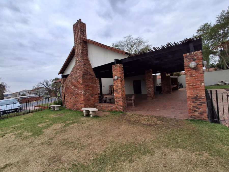 2 Bedroom Property for Sale in Vorna Valley Gauteng