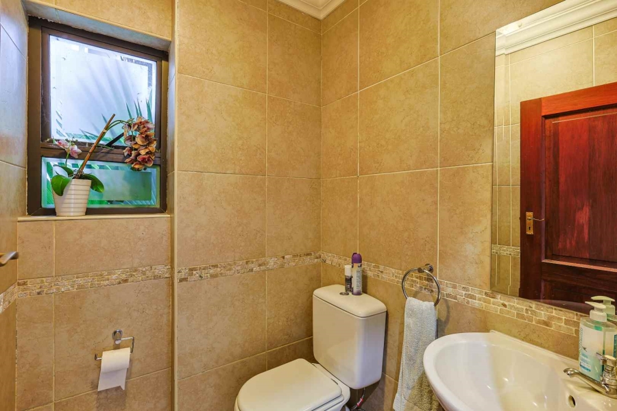 4 Bedroom Property for Sale in Faerie Glen Gauteng