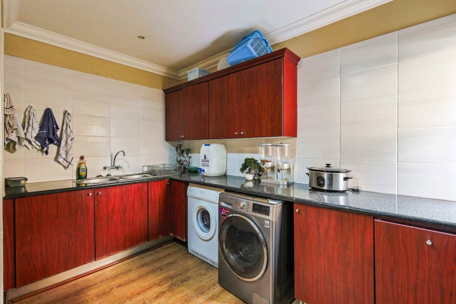 4 Bedroom Property for Sale in Faerie Glen Gauteng
