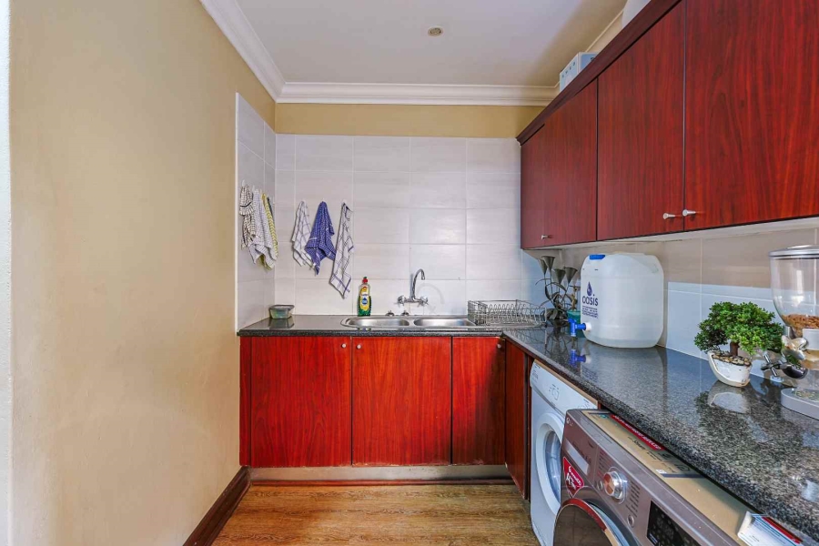 4 Bedroom Property for Sale in Faerie Glen Gauteng