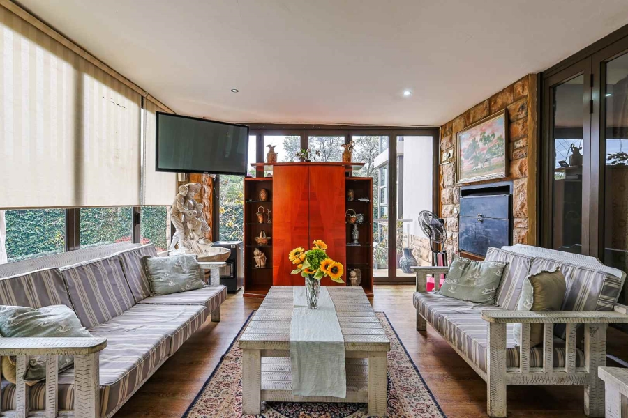 4 Bedroom Property for Sale in Faerie Glen Gauteng
