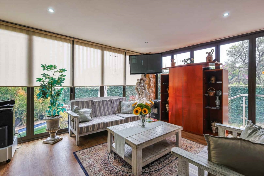 4 Bedroom Property for Sale in Faerie Glen Gauteng