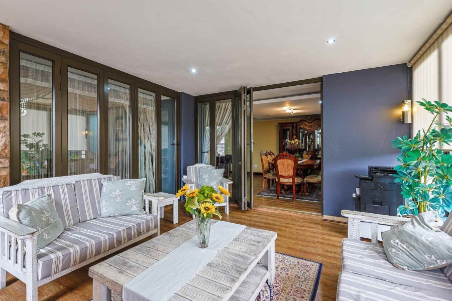 4 Bedroom Property for Sale in Faerie Glen Gauteng