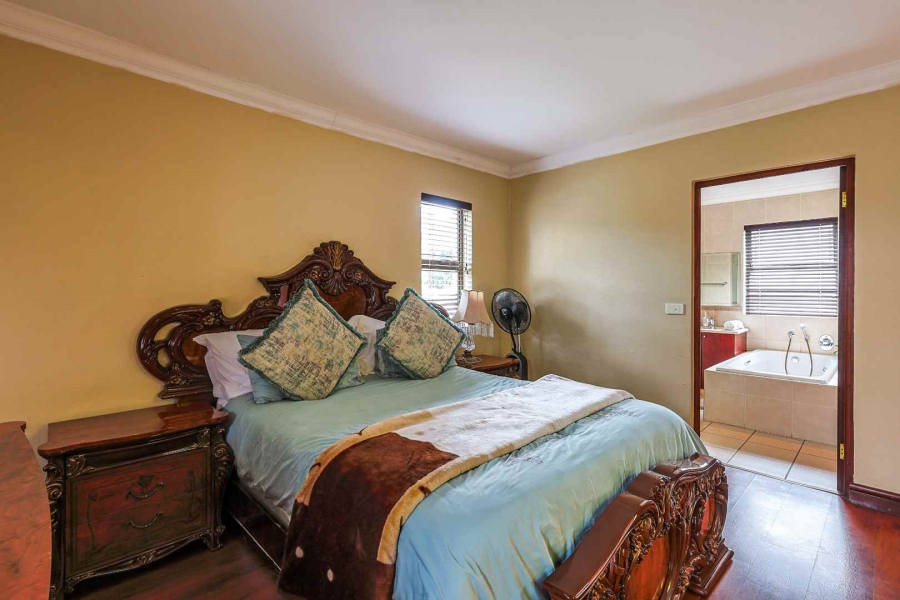 4 Bedroom Property for Sale in Faerie Glen Gauteng