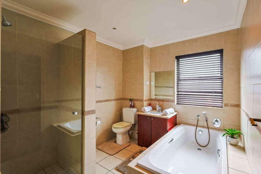 4 Bedroom Property for Sale in Faerie Glen Gauteng