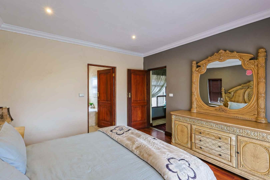 4 Bedroom Property for Sale in Faerie Glen Gauteng