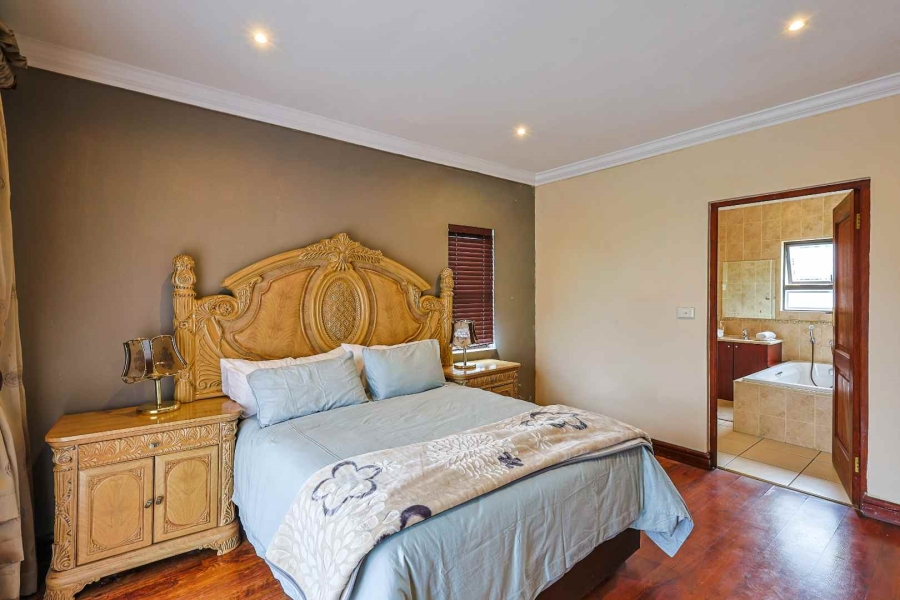 4 Bedroom Property for Sale in Faerie Glen Gauteng