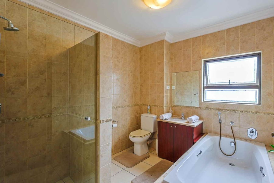 4 Bedroom Property for Sale in Faerie Glen Gauteng