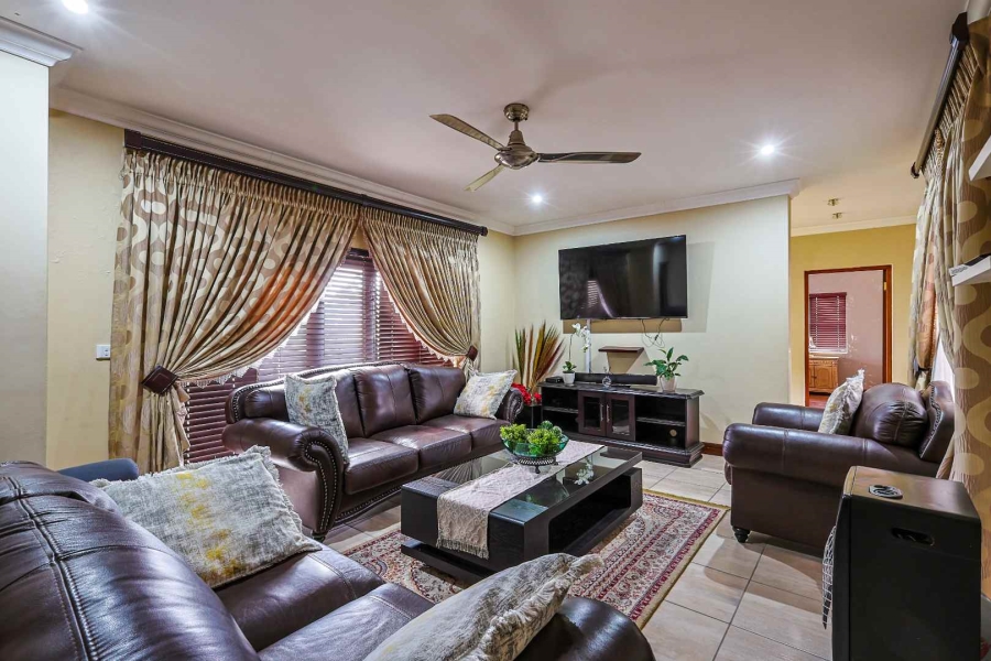 4 Bedroom Property for Sale in Faerie Glen Gauteng