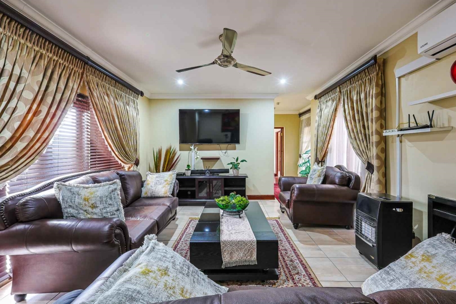 4 Bedroom Property for Sale in Faerie Glen Gauteng