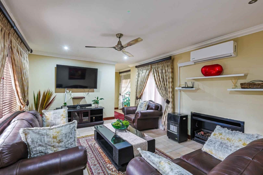 4 Bedroom Property for Sale in Faerie Glen Gauteng