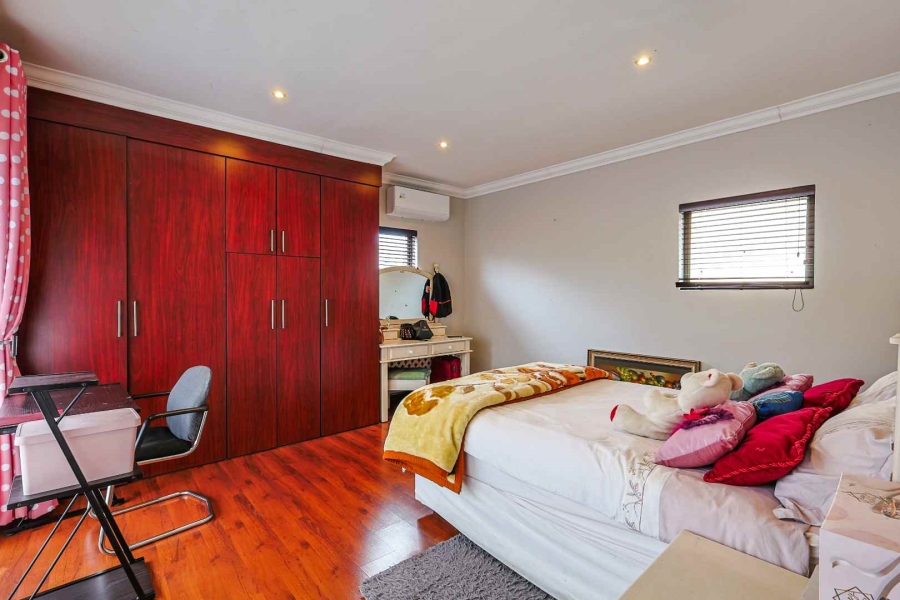 4 Bedroom Property for Sale in Faerie Glen Gauteng
