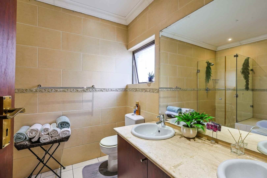 4 Bedroom Property for Sale in Faerie Glen Gauteng
