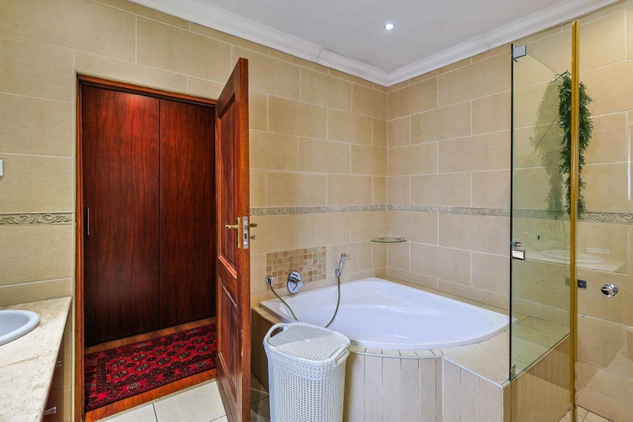 4 Bedroom Property for Sale in Faerie Glen Gauteng