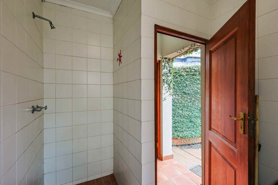 4 Bedroom Property for Sale in Faerie Glen Gauteng