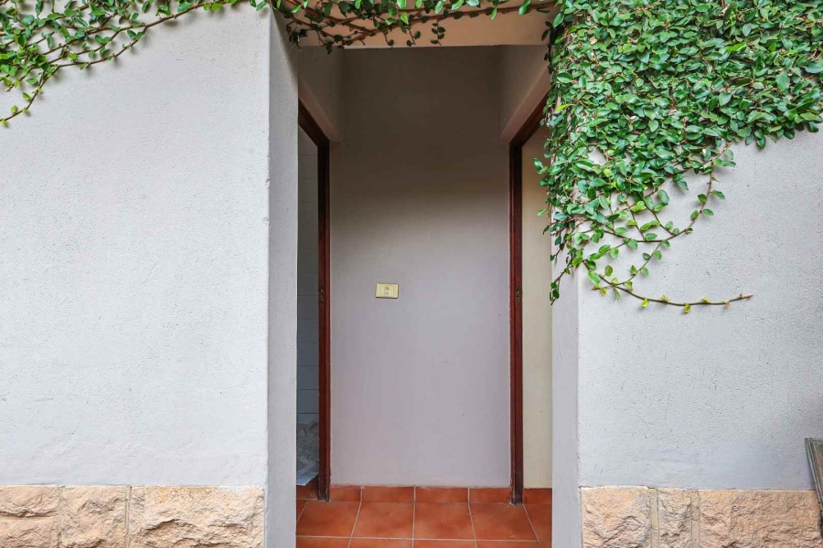 4 Bedroom Property for Sale in Faerie Glen Gauteng