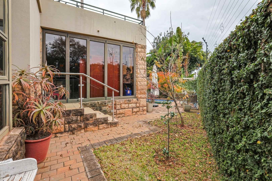 4 Bedroom Property for Sale in Faerie Glen Gauteng