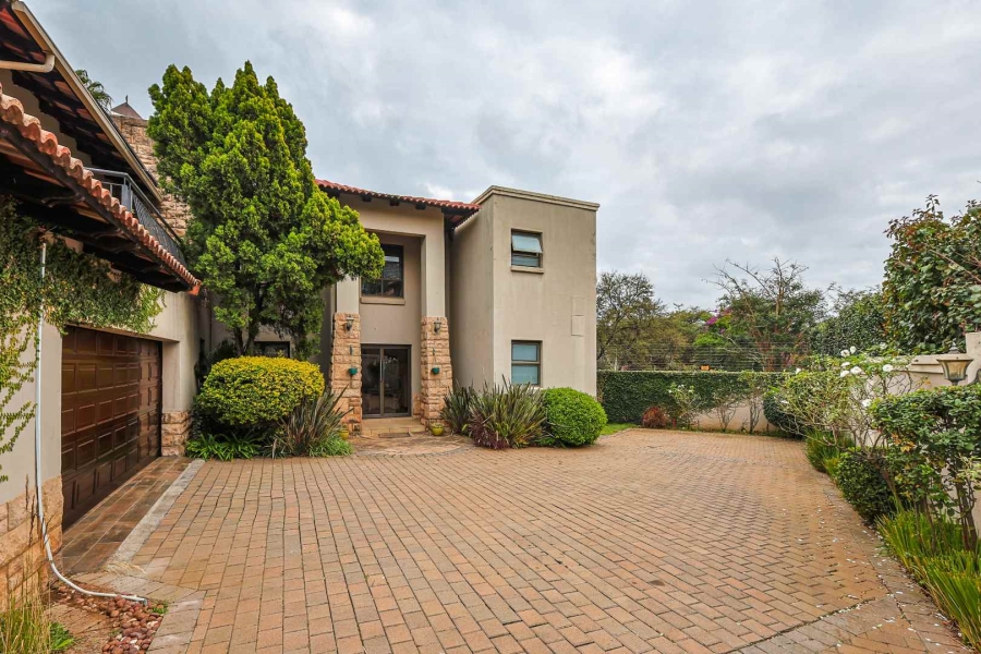 4 Bedroom Property for Sale in Faerie Glen Gauteng