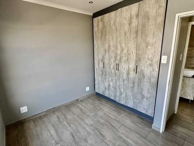 1 Bedroom Property for Sale in Kensington B Gauteng