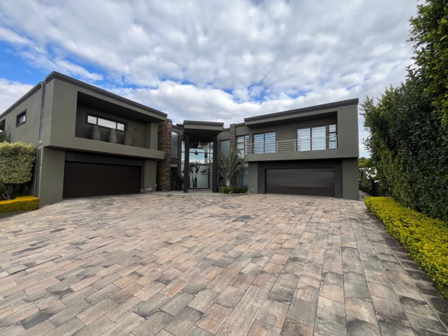 5 Bedroom Property for Sale in Blue Valley Golf Estate Gauteng