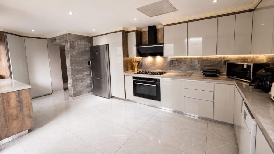 5 Bedroom Property for Sale in Blue Valley Golf Estate Gauteng
