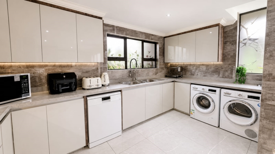 5 Bedroom Property for Sale in Blue Valley Golf Estate Gauteng