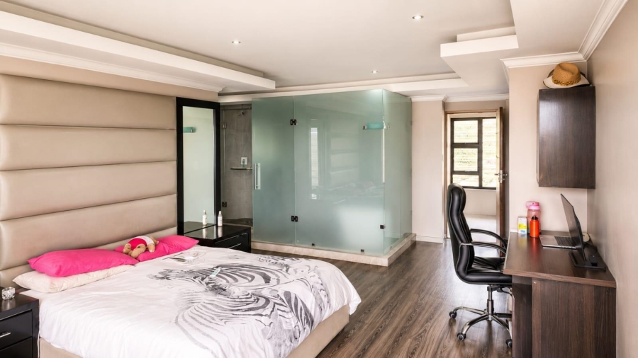 5 Bedroom Property for Sale in Blue Valley Golf Estate Gauteng