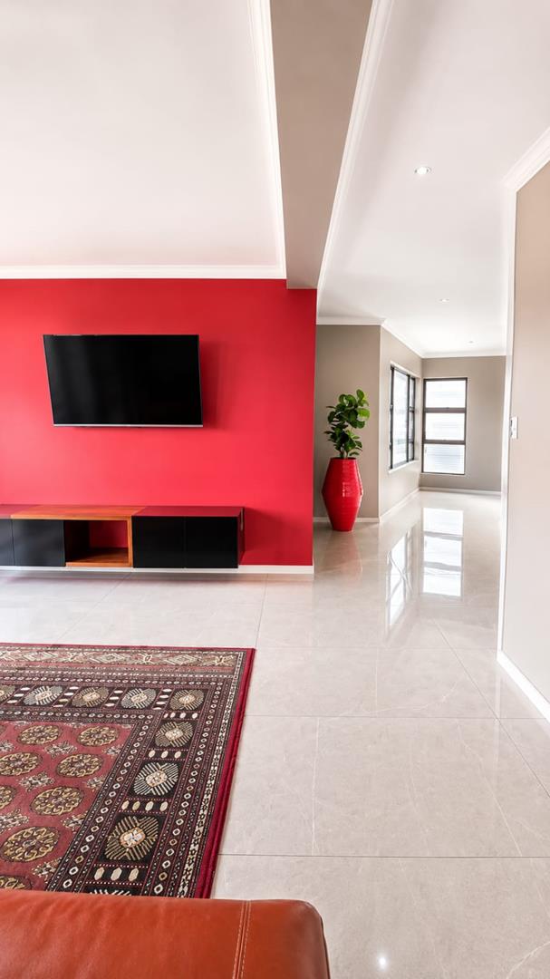 5 Bedroom Property for Sale in Blue Valley Golf Estate Gauteng