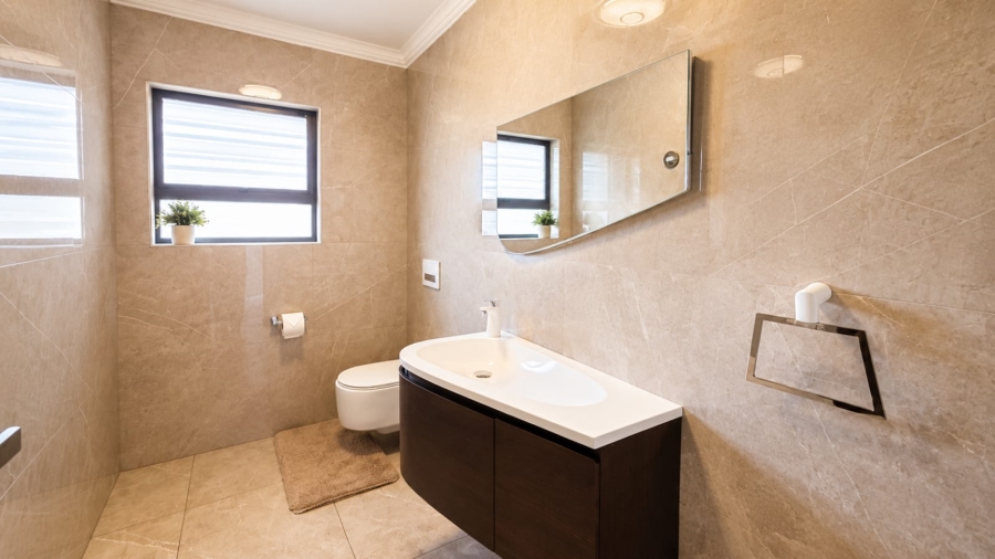 5 Bedroom Property for Sale in Blue Valley Golf Estate Gauteng