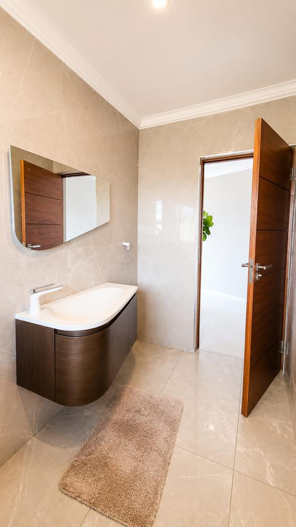 5 Bedroom Property for Sale in Blue Valley Golf Estate Gauteng