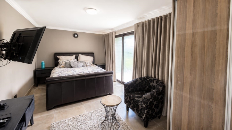 5 Bedroom Property for Sale in Blue Valley Golf Estate Gauteng