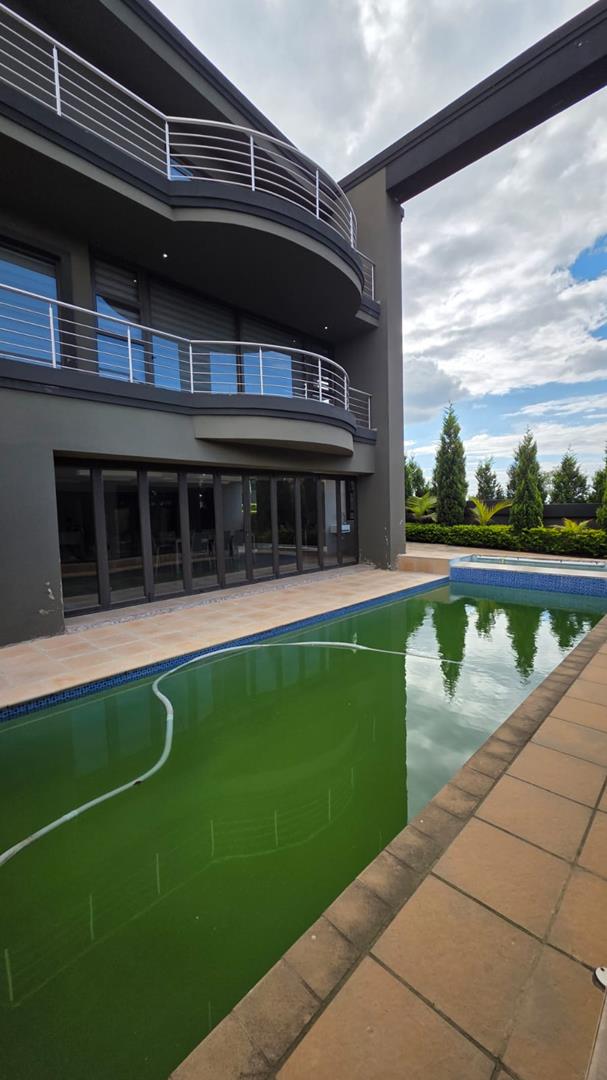 5 Bedroom Property for Sale in Blue Valley Golf Estate Gauteng