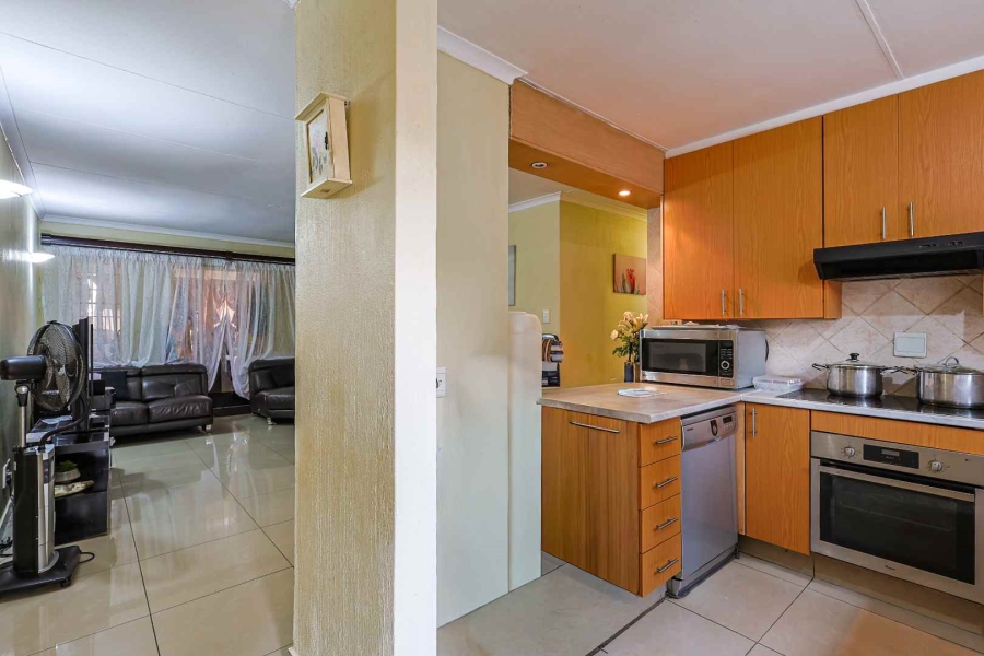 3 Bedroom Property for Sale in Faerie Glen Gauteng