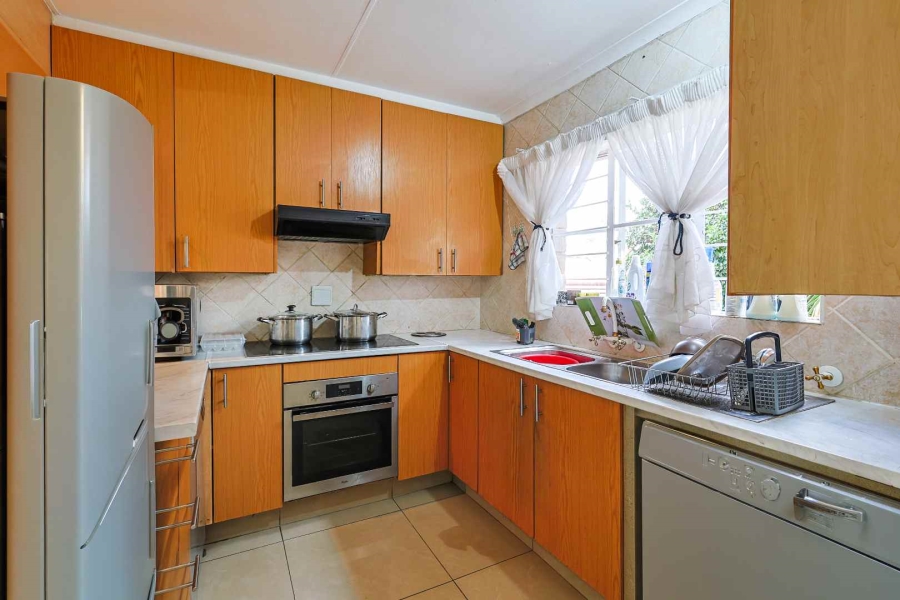 3 Bedroom Property for Sale in Faerie Glen Gauteng