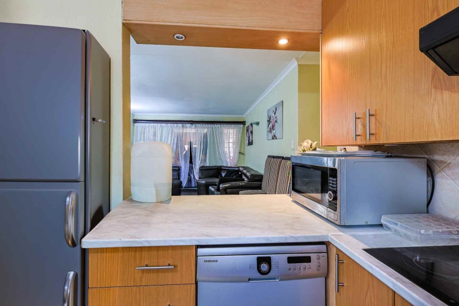 3 Bedroom Property for Sale in Faerie Glen Gauteng
